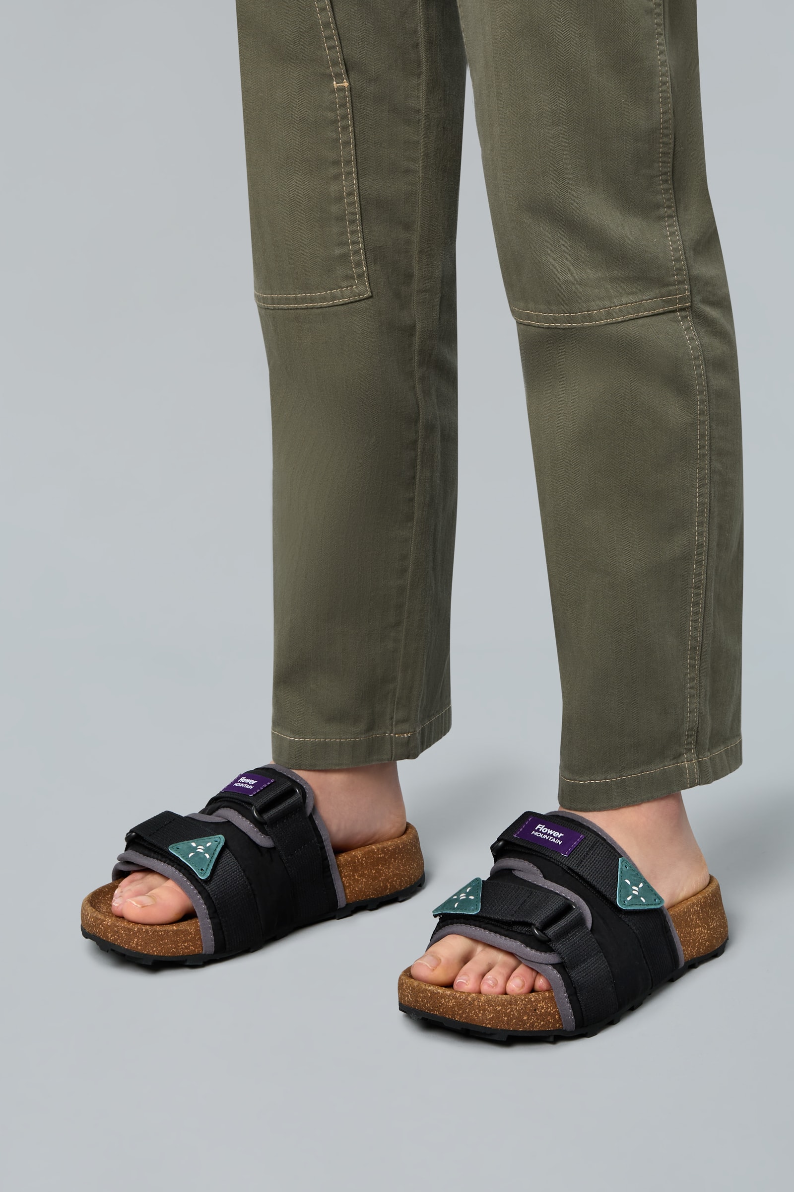 Black / Grey Flower Mountain NIWA SLIPPER UNI Men Slippers | 901-UIXNFY